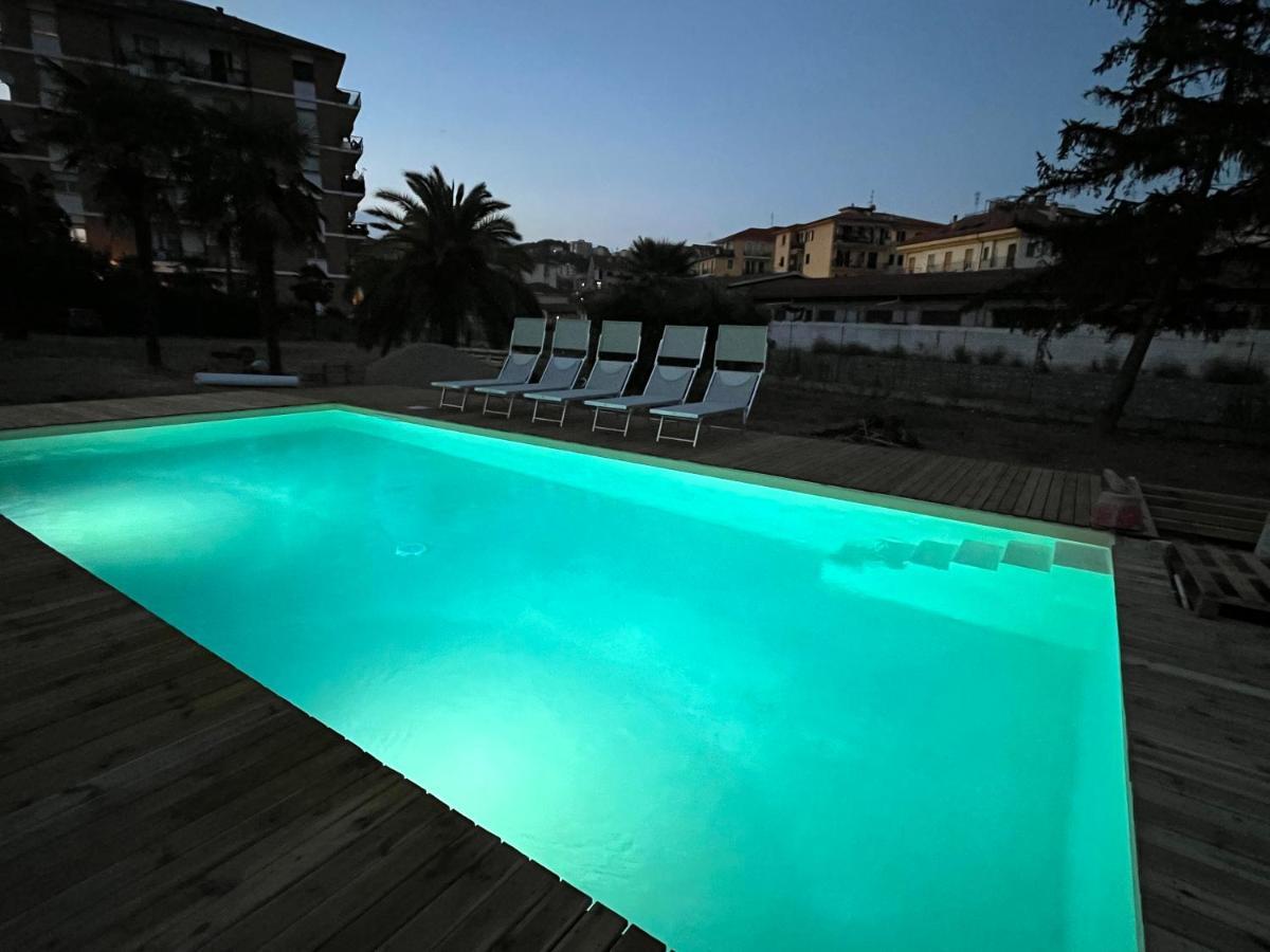 شقة Il Gattino Di Porto - Apt 6 - Monolocale Terrazzo Piscina إمبيريا المظهر الخارجي الصورة